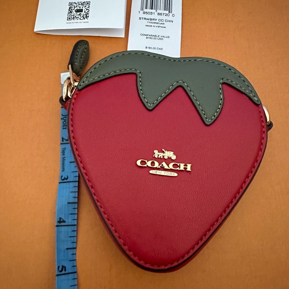 ❤️❤️❤️NeW coach strawberry coin case on a chain/Crossbody bag/wallet ❤️❤️❤️ - Picture 7 of 11